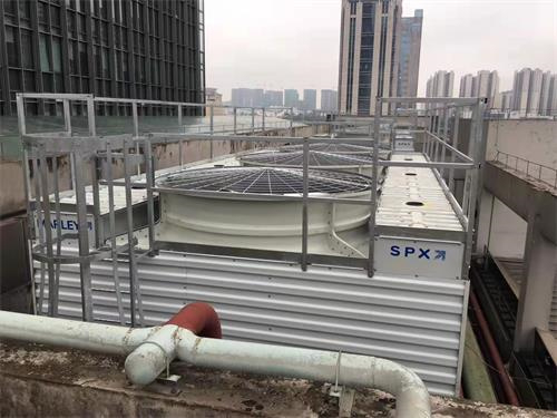 冷卻塔降溫效果取決于散熱片、風機風量(冷卻塔冬天